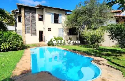 Piatã - 675m² total - 5 quartos - 2 suítes - gabinete - despensa - 2 varandas - placa solar - edícula - piscina privativa - sótão - 4 vagas