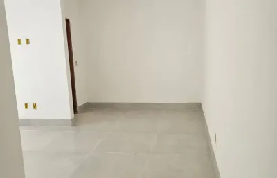 Casa plana, bem localizada a venda no bairro bosque da figueira, antigo loteamento univale
