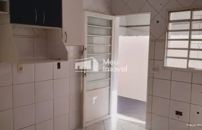 Luc aluga casa com lote 250m2 3 quartos (1suíte) no jardim das industrias