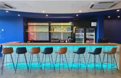 “um investimento seguro em macaé: flat mobiliado no ibis styles.'