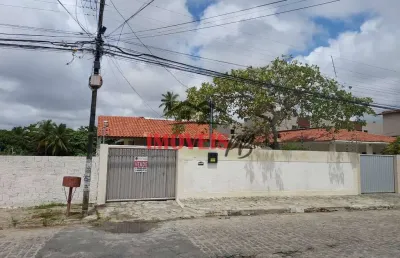 Uma excelente casa a venda nos bancários ,3 quartos sendo 1 suíte.