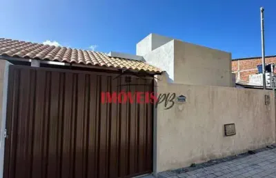 Casa na praia de carapibus, arejada, e bem localizada.
