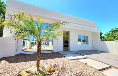 Casa com 3 quartos à venda na das rosas, 757, capão novo, capão da canoa por r$ 890.000
