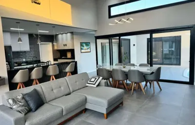 Casa em condomínio fechado com 4 quartos à venda na rua onório germano, 2009, condomínio dubai resort, capão da canoa, 184 m2 por r$ 1.850.000
