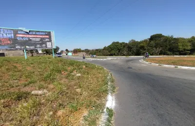 Cabeça de quadra no encontro de 4 avenidas movimentadas perto da av. rio verde. aluga sem fiador.