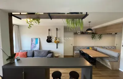 2 dormitórios, 1 suíte, 3 vagas na cidade baixa acompanha sala comercial