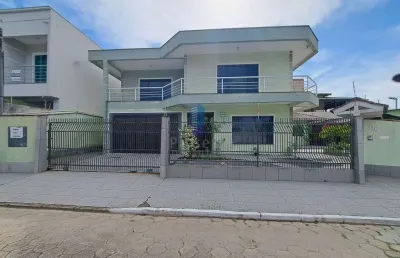 Casa com 3 quartos para alugar na Rua José Gall, Dom Bosco, Itajaí