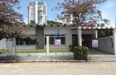 Ampla casa de 4 quartos no bairro dom bosco, bem na divisa com o bairro ressacada
