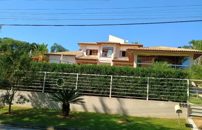 Linda casa em condomínio com vista de frente ao lago maravilhoso.