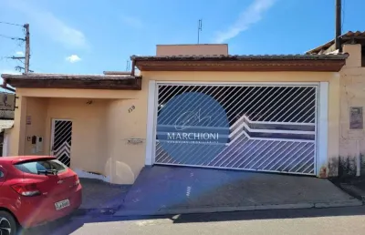 Excelente casa localizada próximo ao centro de pinhalzinho