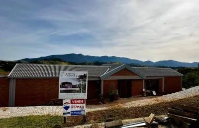Joanópolis cond. fechado santa fé 3 pé na agua, acesso 100% estrada asfaltada