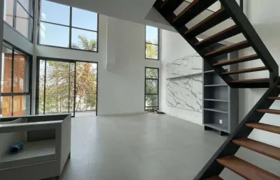 Este amplo apartamento de 149 m² oferece um estilo de vida contemporâneo, com características como churrasqueira na sacada e semi mobiliado. a localização é ideal, com fácil acesso a diversas comodida
