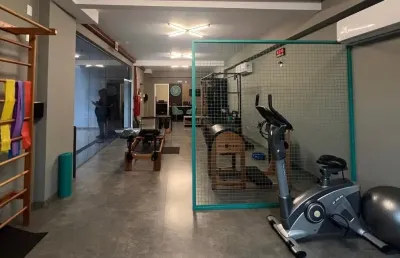 Excelente oportunidade de adquirir uma loja no bairro abraão, florianópolis. localizada na rua manoel félix cardoso, esta loja faz parte do empreendimento b_wax e oferece uma área privativa de 128,84 