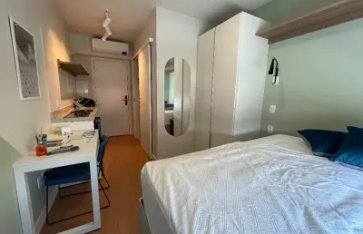Stúdio localizado no parkside carvoeira, em florianópolis. com uma área privativa de 16 m², o imóvel conta com armário embutido e banheiro social. o condomínio oferece comodidades como elevador, porta