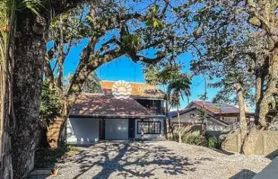 Casa dos sonhos: conforto e espaço a poucos passos da praia