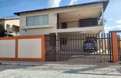 Casa de condomínio para venda possui 800 metros quadrados com 4 quartos