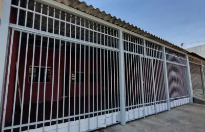 Duas casas, uma oportunidade!  o imóvel perfeito para morar ou investir — e está disponível agora!