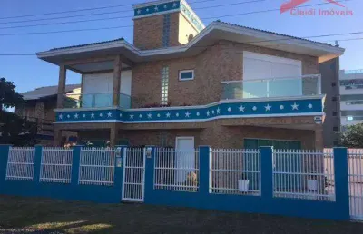 Casa com 3 dormitórios à venda, 208 m² por r$ 2.000.000,00 - itacolomi - piçarras/sc