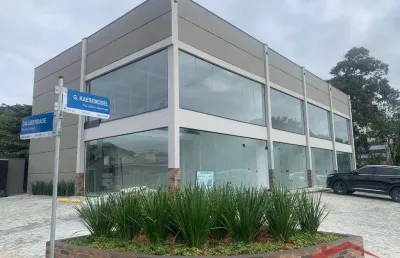 Prédio de esquina comercial c/ 501,00m² amplo estacionamento frontal,