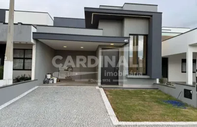 Vende-se linda casa no condomínio terras da estância com 3 suítes.