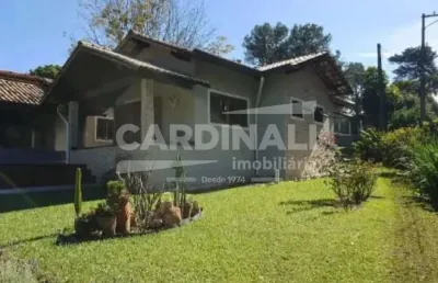 Casa com 2 suítes à venda no clube de campo de valinhos com 1070m² de terreno.