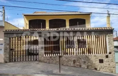 Sobrado com 5 quartos, suíte com hidromassagem e espaço gourmet na vila industrial