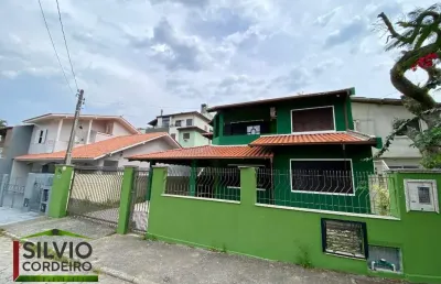 Casa com 3 quartos à venda na rua manoel isidoro da silveira, 308, lagoa da conceição, florianópolis por r$ 1.790.000