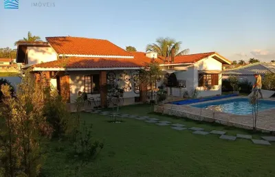 Essa é a casa de campo que você procura! são 900m² de área, 155m² de contrução. piscina, área gourmet e muito verde!