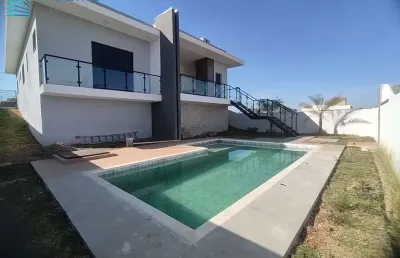 Casa de campo a venda em porangaba, são 3 suítes, piscina, área gourmet com churrasqueira excelente localização na avenida .