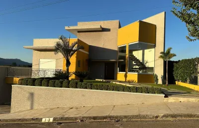 Casa luxuosa com piscina e espaço gourmet. porteira fechada! 