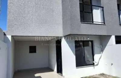 Sobrado pronto para morar, com terraço, localização privilegiada do xaxim!