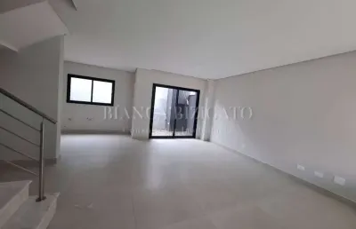 Sobrado em condomínio com vista arborizada, no ahú!