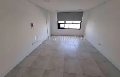 Sala comercial nova no centro | andar alto em edifício moderno!