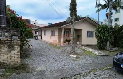 Casa 03 quartos para venda no bairro centro em camboriú