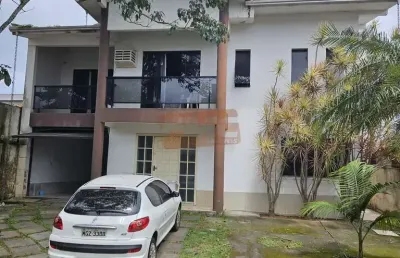 Casa com 5 dormitórios  para venda no bairro centro em camboriú/sc