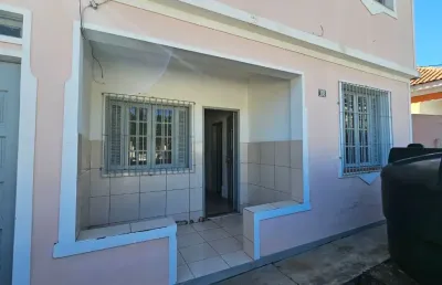 Casa na parada 40 com 2 quartos, varanda e quintal perto do bar rota 40