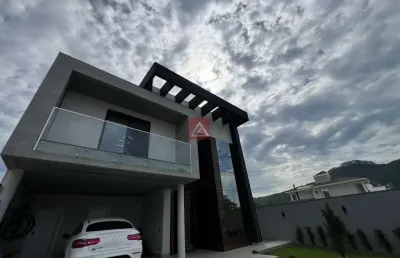 Casa no residencial deltaville de três suítes com piscina e mobiliada