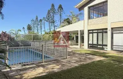 Casa de alto padrão com saída para praia no morro das pedras