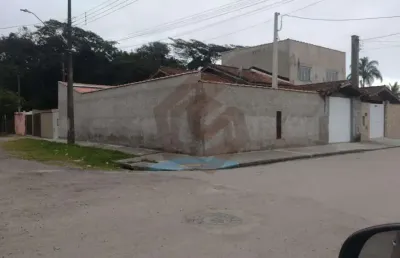 Casa germinada com piscina no centro de bertioga – jardim paulista