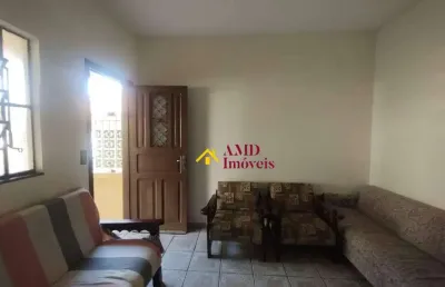 Casa térrea à venda na vila rezende, com mais 2 casinhas nos fundos, ambas com entradas independentes.