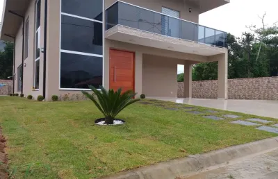 Excelente casa com fino acabamento, aceita imóvel como parte de pagamento.