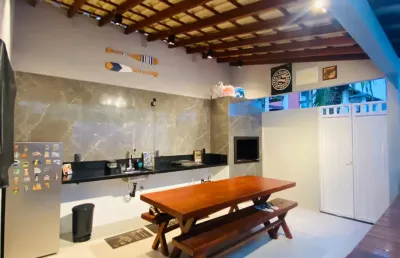 Apartamento em excelente estado, três ruas atrás da praia, reformado.