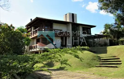 Condomínio fechado, piscina, 3 suítes( possibilidade 4), amplo living e sala íntima, escritório , lareira, varanda gourmet linda suíte master /sacada