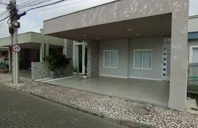 Excelente casa no condomínio alameda das flores, acabamento em alto padrão