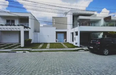Casa em condomínio com 2 quartos sendo um suíte, com estrutura para andar