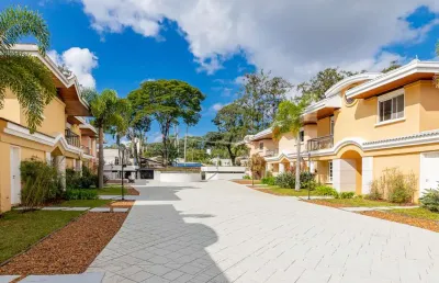 Casa no condomínio condomínio ville le mans para venda com 4 quartos, sendo 4 suítes, 602m²