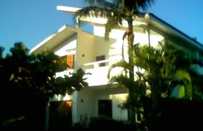 Casa com piscina 4x8m individual em condominio de alto padrão-4 suites 5 vagas
