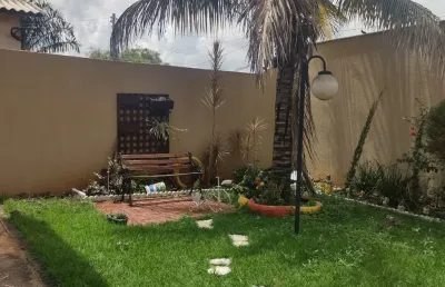 Casa térrea com 180m² de área construída, 3 quartos, sendo 1 suíte no setor residencial portinari