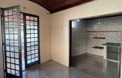 Casa de esquina com 225m² de área construída, 3 quartos, 1 suíte, no setor novo horizonte – goiânia