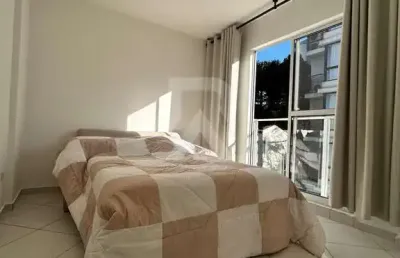 Apartamento com um dormitório e vaga de garagem no portão!